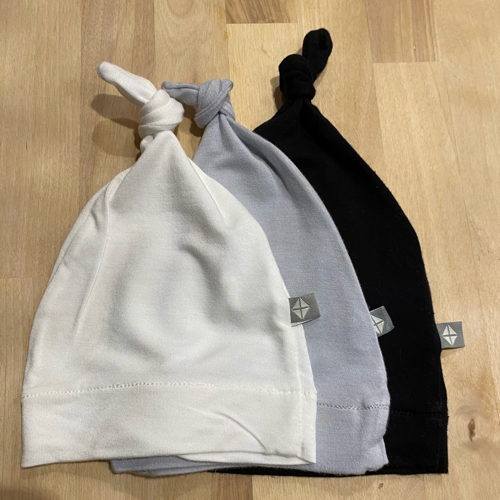 Kyte Baby knotted hat set